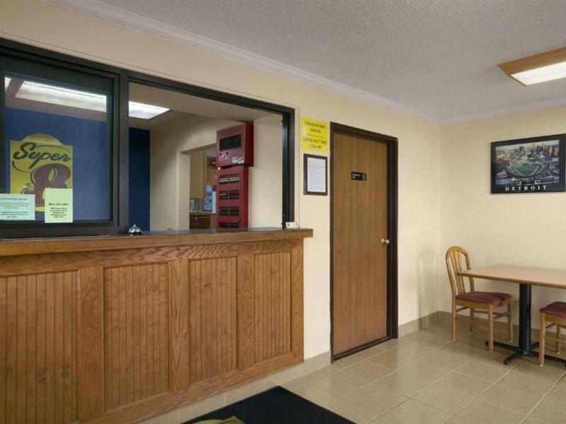 Super 8 By Wyndham Saginaw Motel Buitenkant foto