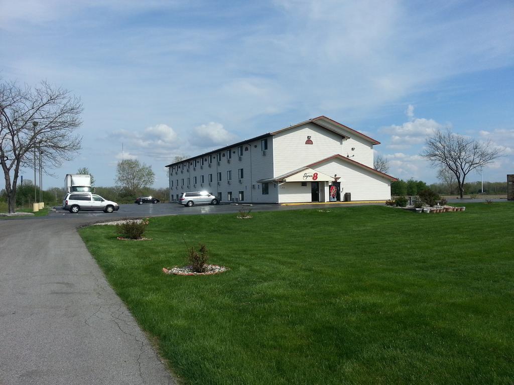 Super 8 By Wyndham Saginaw Motel Buitenkant foto