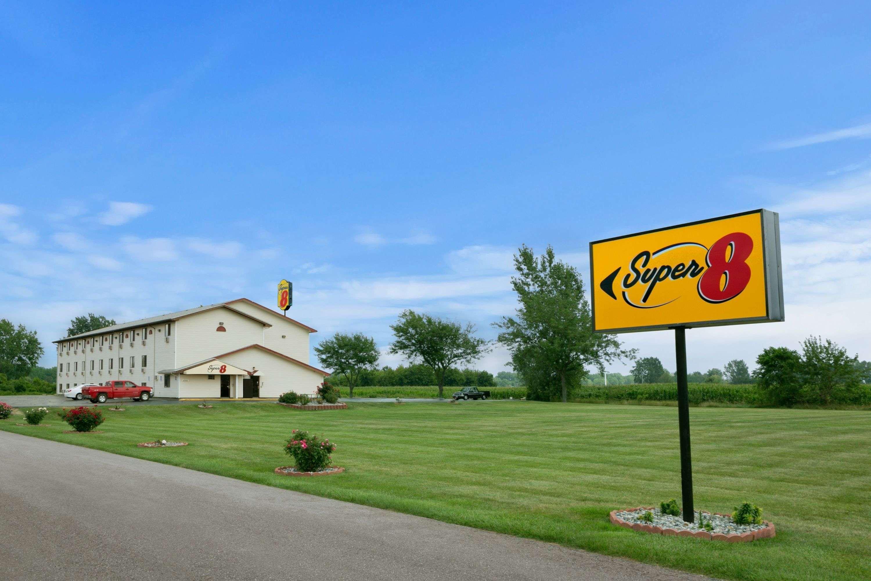Super 8 By Wyndham Saginaw Motel Buitenkant foto