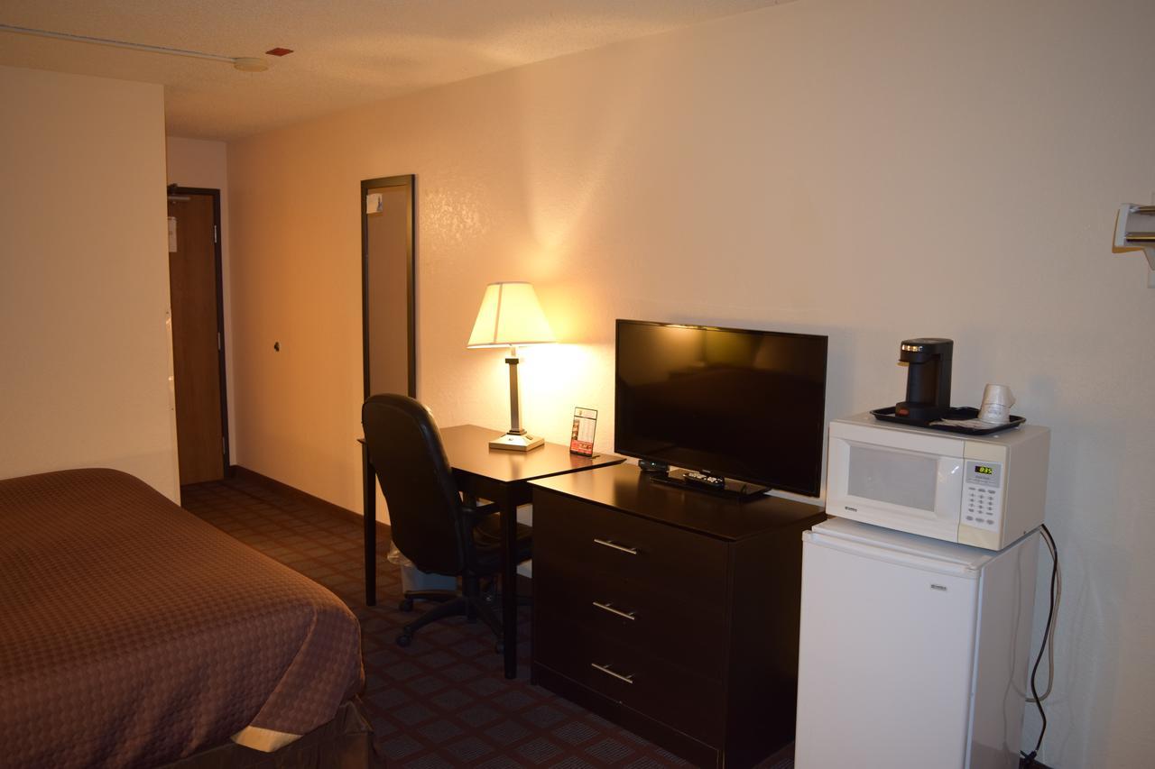 Super 8 By Wyndham Saginaw Motel Buitenkant foto