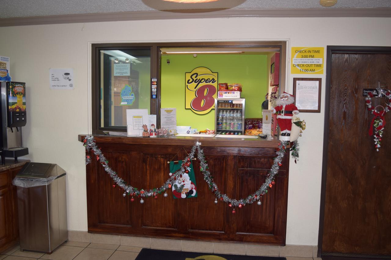 Super 8 By Wyndham Saginaw Motel Buitenkant foto