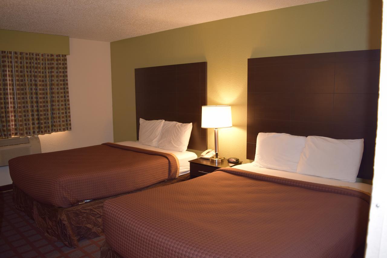 Super 8 By Wyndham Saginaw Motel Buitenkant foto