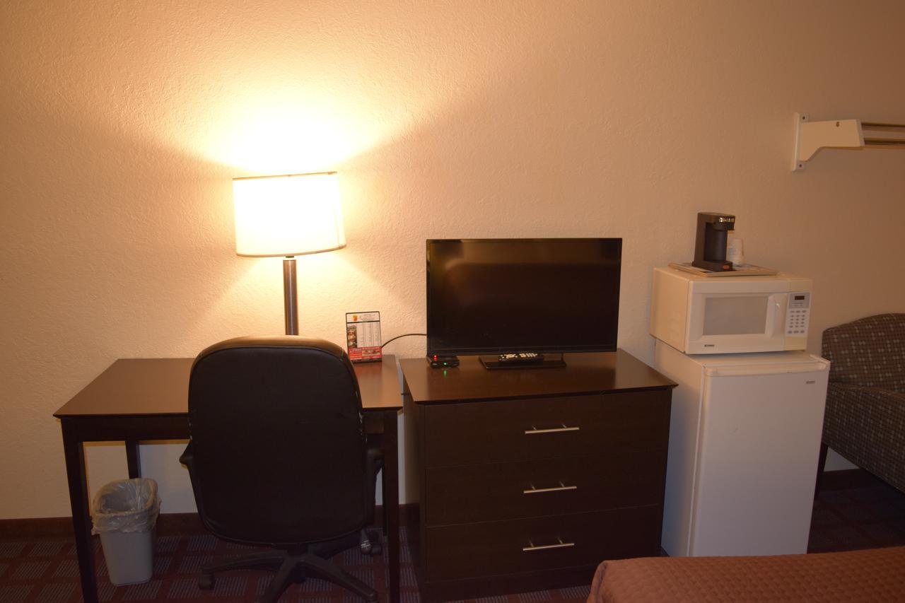 Super 8 By Wyndham Saginaw Motel Buitenkant foto