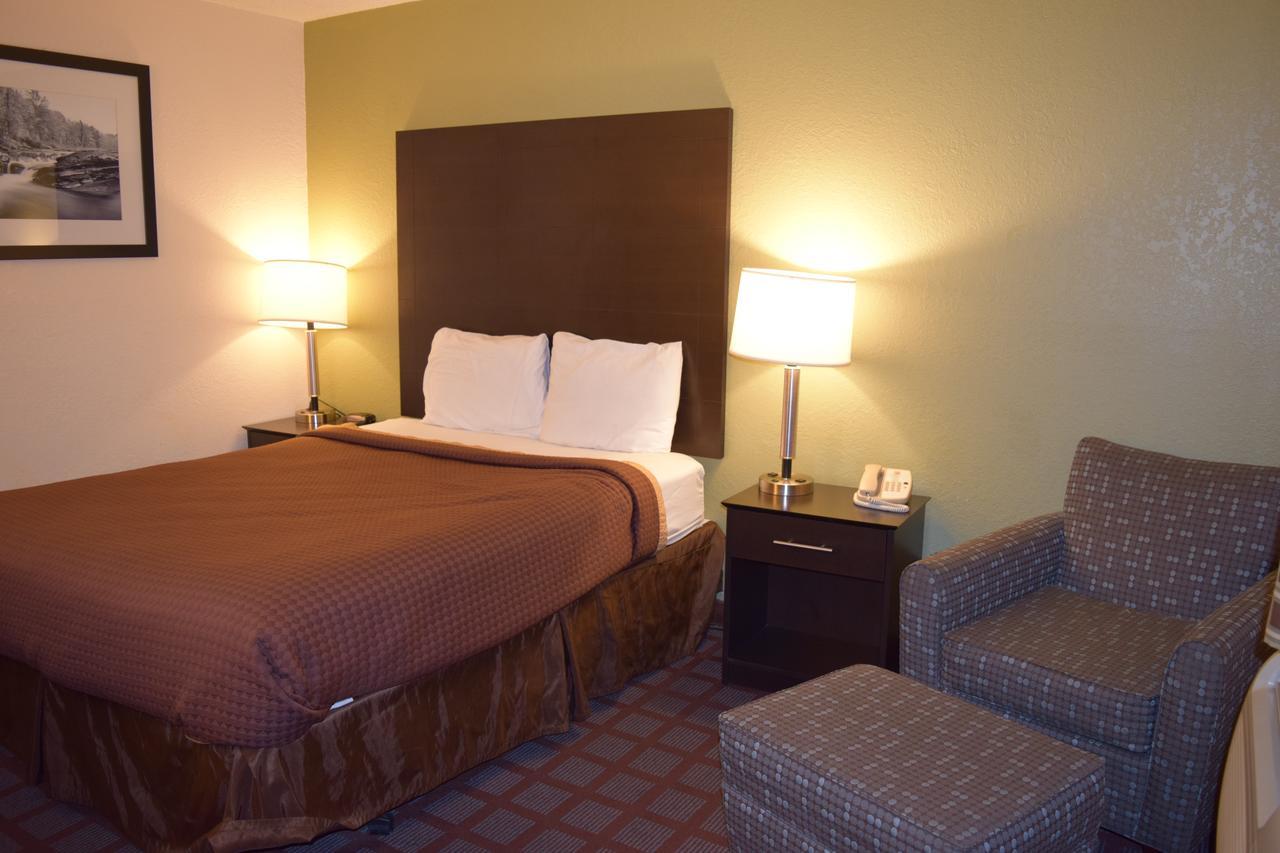Super 8 By Wyndham Saginaw Motel Buitenkant foto