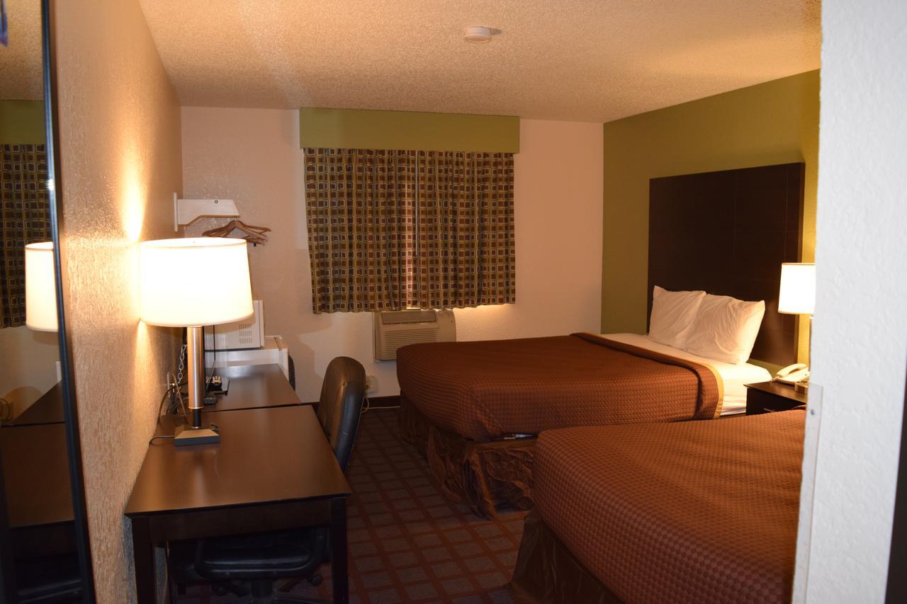 Super 8 By Wyndham Saginaw Motel Buitenkant foto
