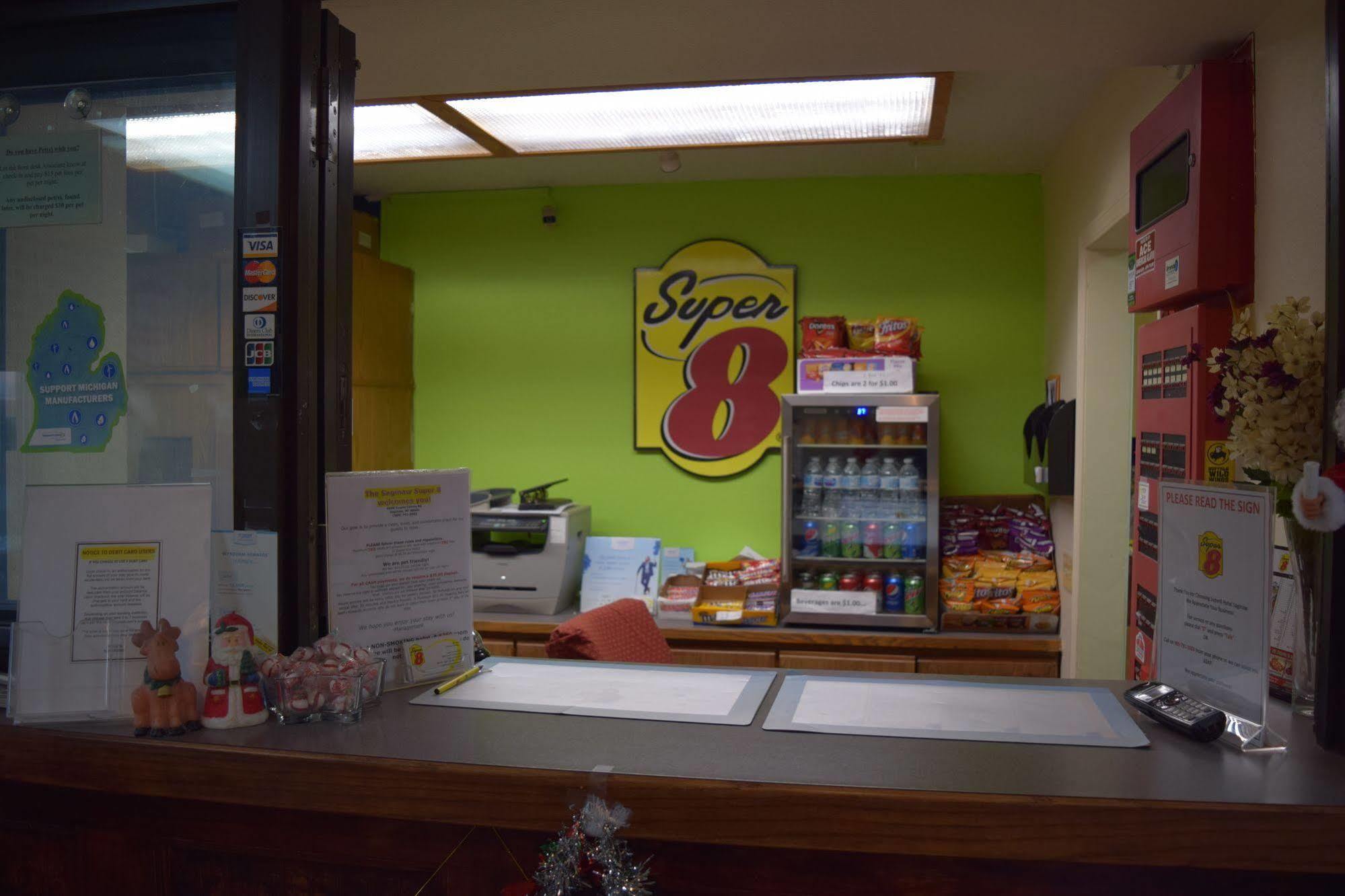 Super 8 By Wyndham Saginaw Motel Buitenkant foto